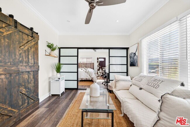 Building Photo - 5919 Lexington Ave