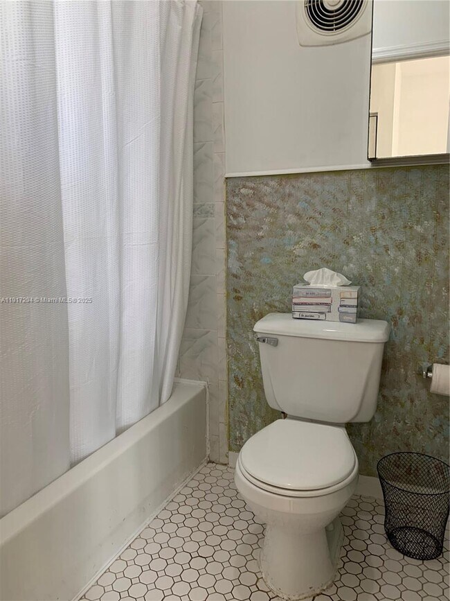 Building Photo - 750 NE 86th St