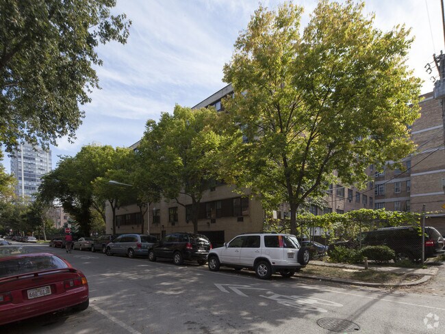 Building Photo - 5750 N Kenmore Ave