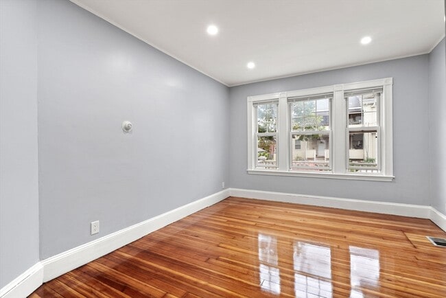 Building Photo - 279 Belmont St