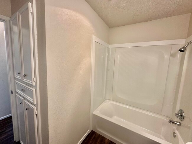 Building Photo - 1509 Elkhart Ave