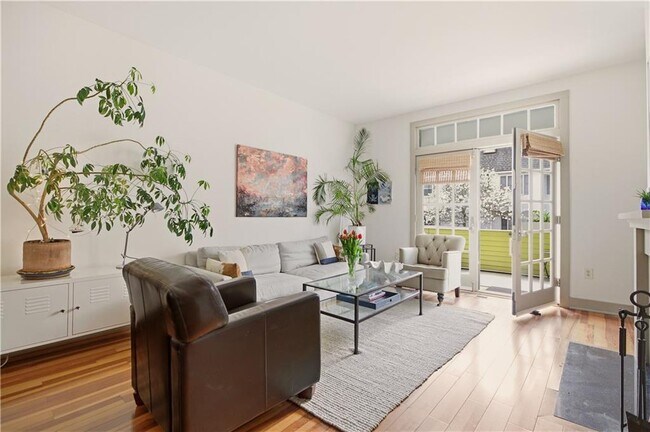 Building Photo - 364 Bellevue Ave