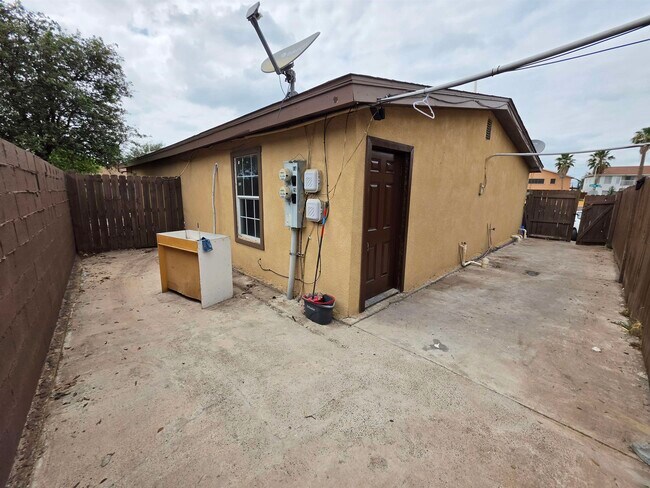 Building Photo - 301 Soria Dr