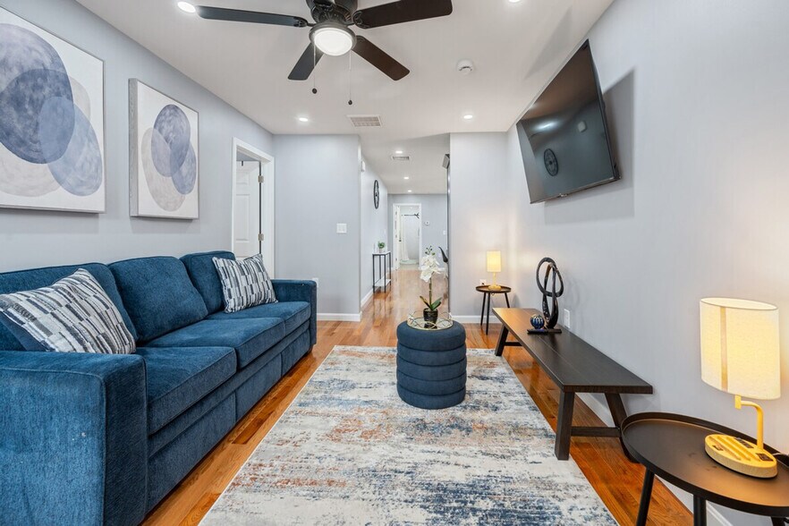 Building Photo - 109 Flora St