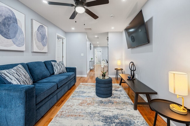 Building Photo - 109 Flora St