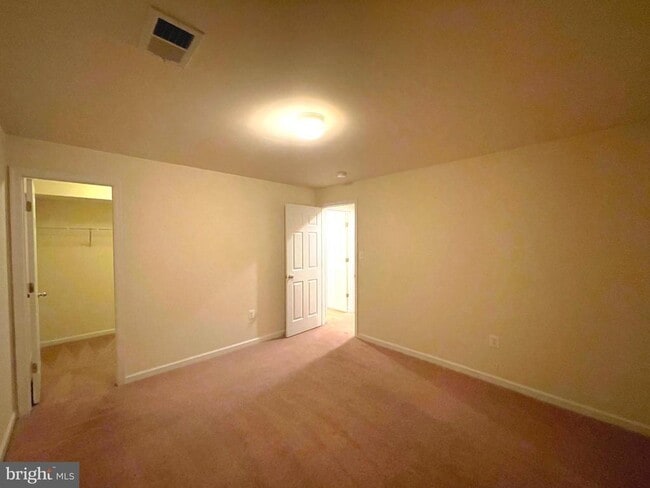 Building Photo - 46053 W Westbury Blvd