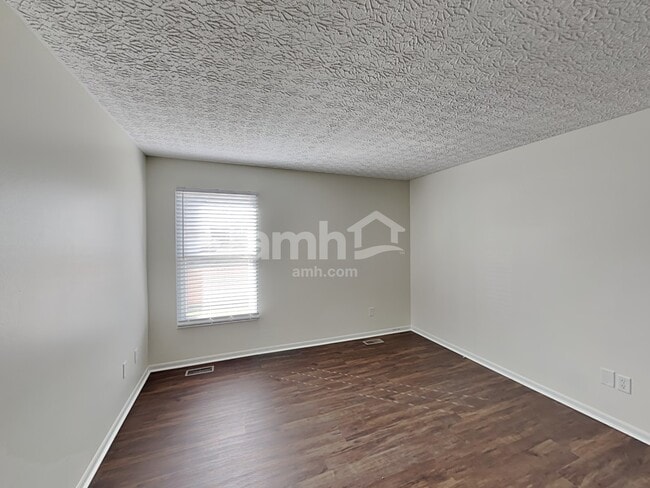 Building Photo - 5889 Westbend Dr