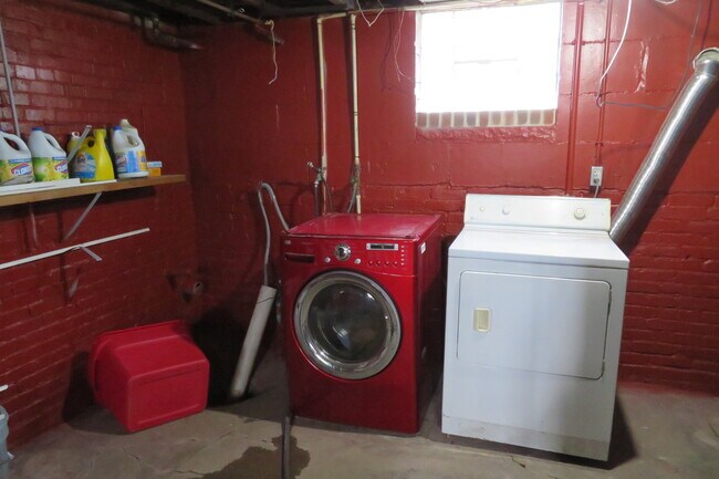 Free laundry in basement - 424 Kirn Ave