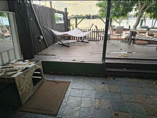 Building Photo - 5741 SW 24th Ave