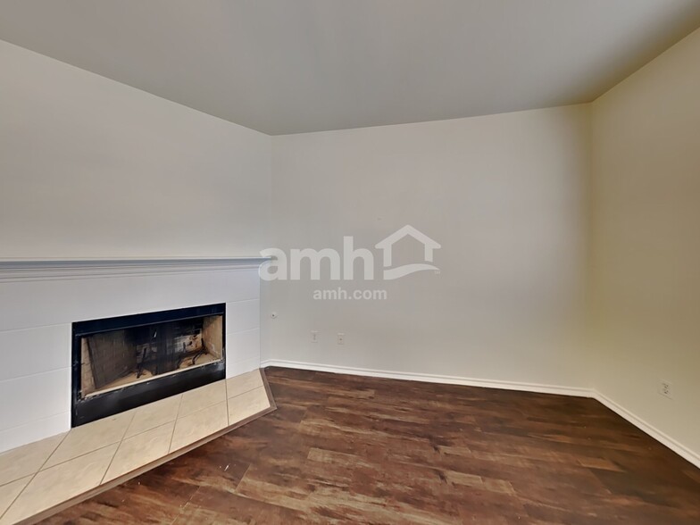Building Photo - 256 Poplarwood Dr