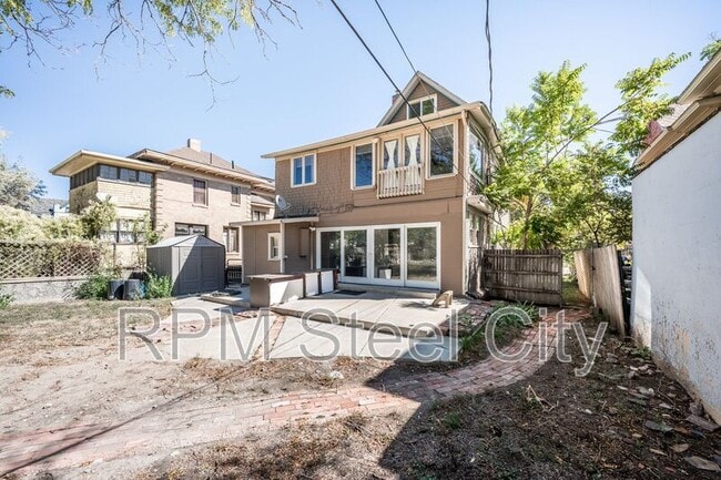 Building Photo - 2125 N Grand Ave