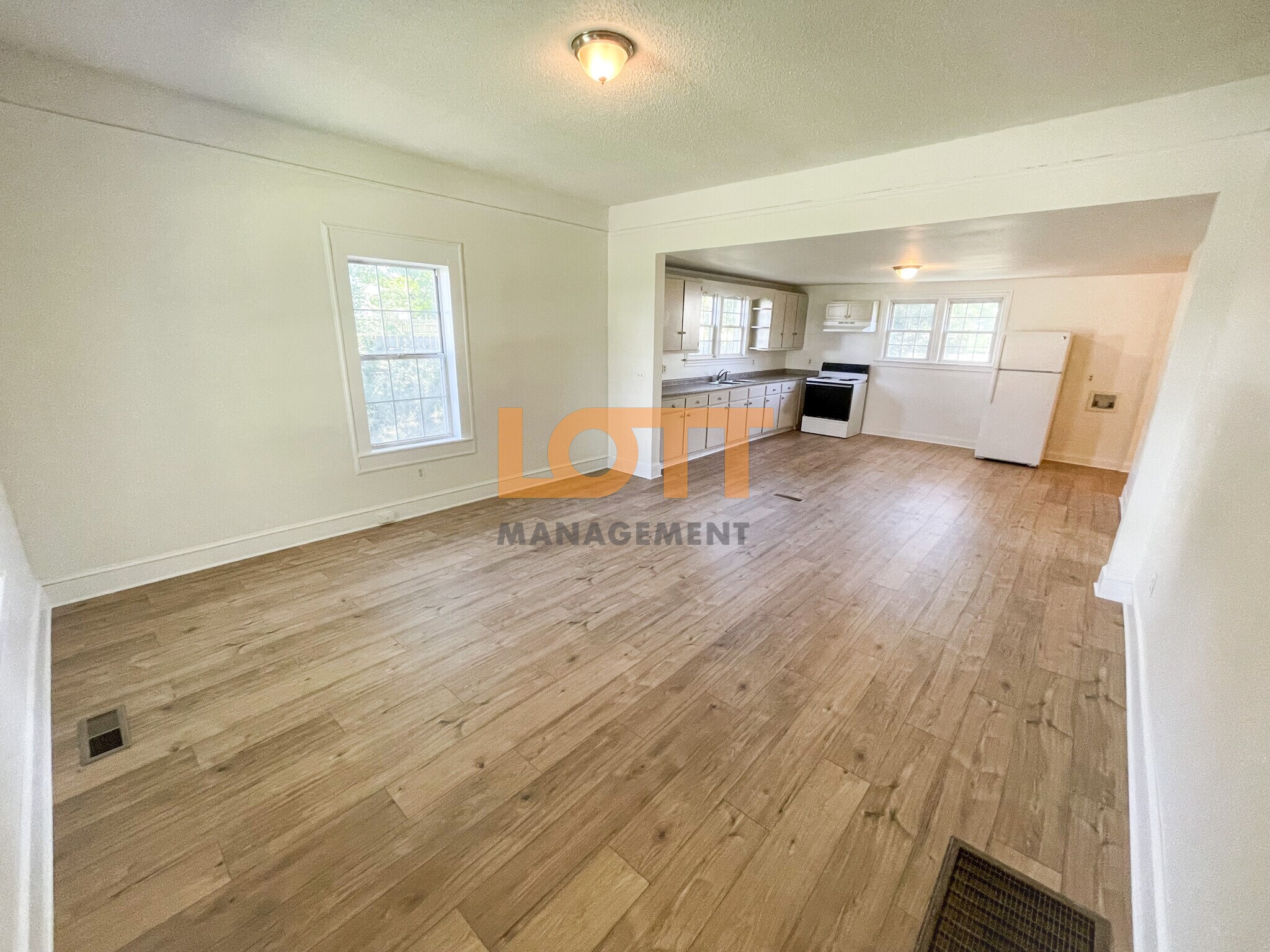Building Photo - 129 4th St