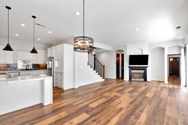 Building Photo - 7531 Edinburgh Way