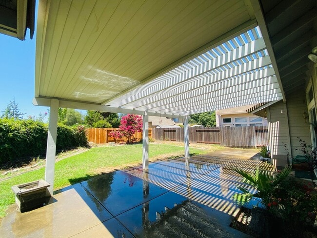 Building Photo - Charming Single-Story Corner Lot Rental