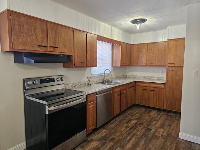 Building Photo - 167 Hill-N-Dale Dr