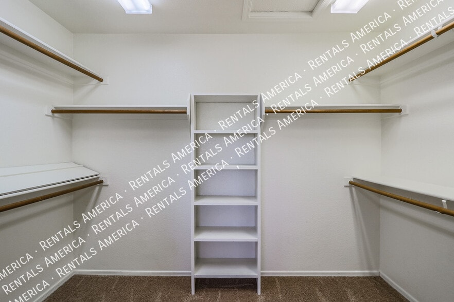 Building Photo - 17547 W Coyote Trail Dr