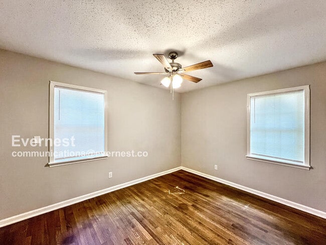 Building Photo - 1369 Bennington Dr