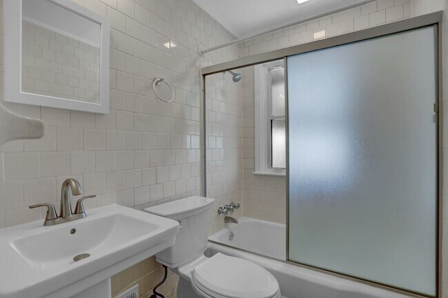 Building Photo - Completed Renovated Townhouse