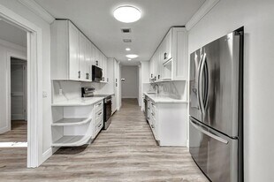 Building Photo - 4705 Fountains Dr S