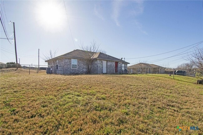 Building Photo - 907 North Dr