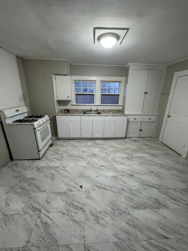 Building Photo - 41 Hobson Ave