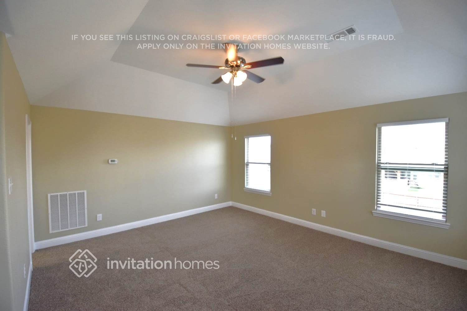 Building Photo - 5609 Paradise Dr