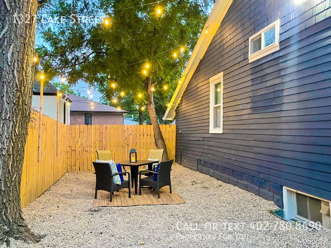 Building Photo - 1327 Lake St