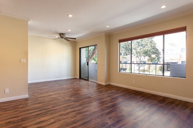 Building Photo - Updated West Hollywood Condo