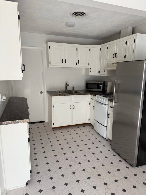 Building Photo - 23 Salem Rd