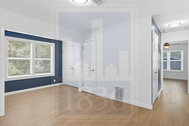 Building Photo - 1705 Deerfield Dr