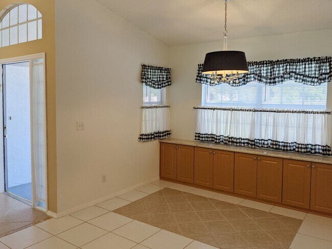 Building Photo - 3/2/2 Home with many upgrades in the 34609...