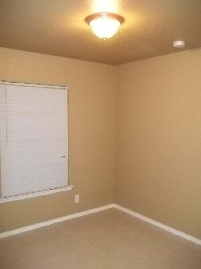 Building Photo - 4251 Wild Oak Dr