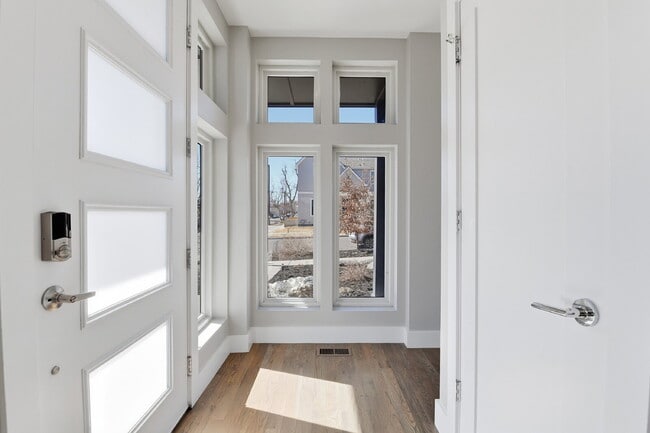 Building Photo - $5,740.95, $300 off the first month's rent, 4 Beds - 5 Bath, Townhouse in Denver with Office!