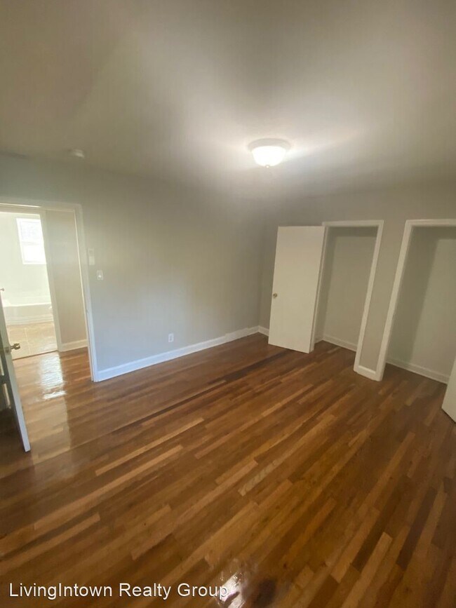 Building Photo - 1 br, 1 bath Apartment - 589-603 Seminole ...