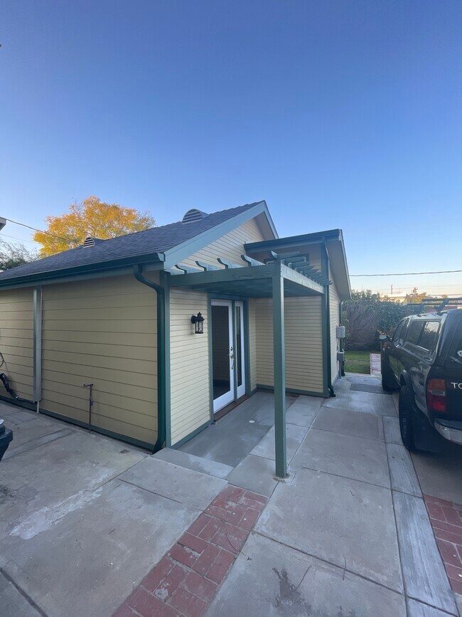 Building Photo - 2522 W Avenue 30
