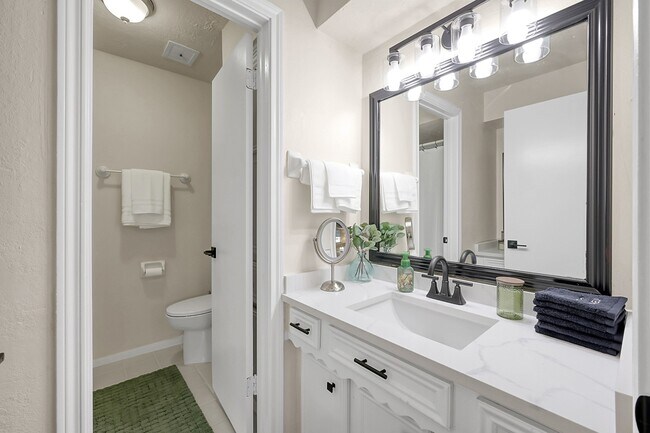 Building Photo - 607 Shenandoah Dr