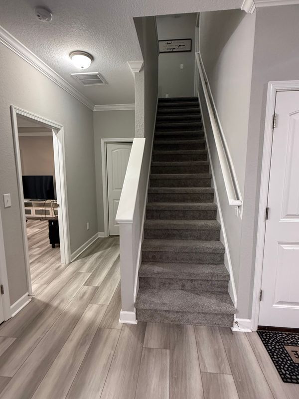 Building Photo - 1614 Hawthorne Dr