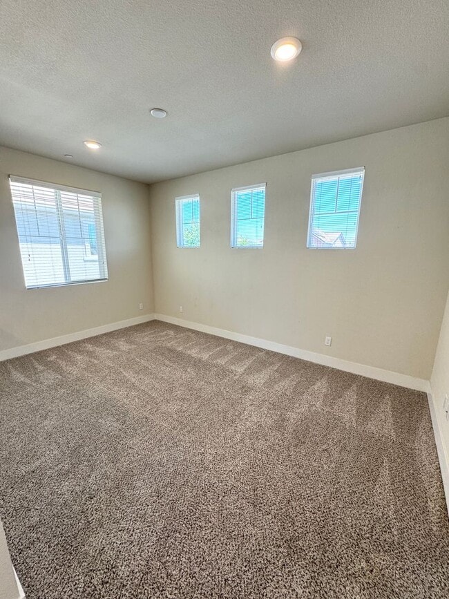Building Photo - Resort-Style Living in Natomas Meadows | 4BD + Clubhouse & Pools SEE VIDEO