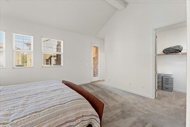 Building Photo - 2 Corte Belleza