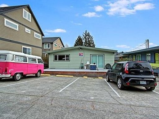 Building Photo - AVAILABLE NOW! Mid-century 2 Bedroom Apartment in Magnolia w/ Bonus Room and Private Balcony!