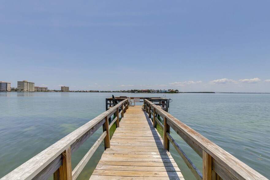 Building Photo - 6218 Palma Del Mar Blvd S