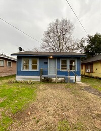 Building Photo - 3 Bedroom 1 Bath Home Available in Bossier...