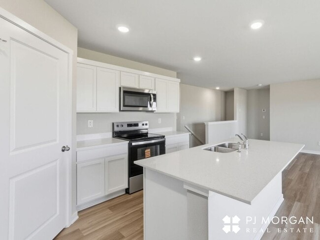 Building Photo - Spacious, Stylish, and Ready for You!