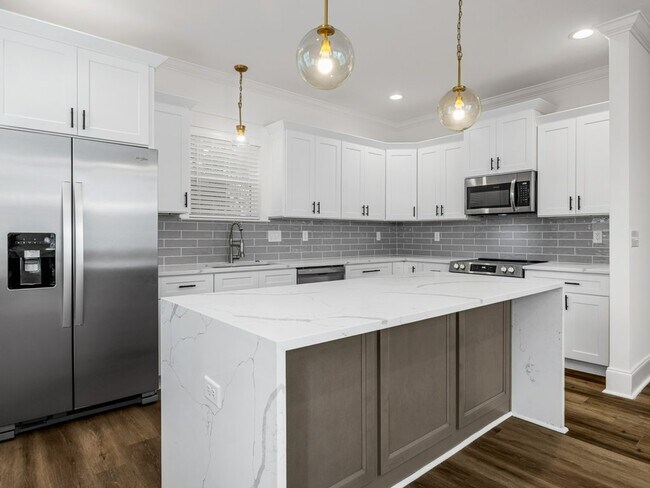 Building Photo - 214 Averill St