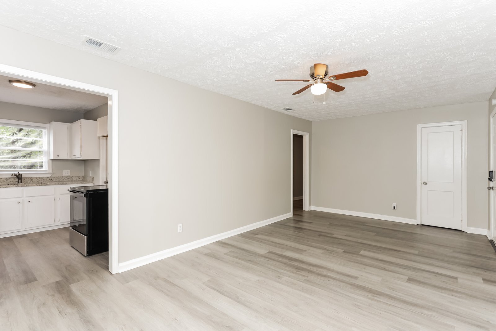 Building Photo - 214 Evergreen St