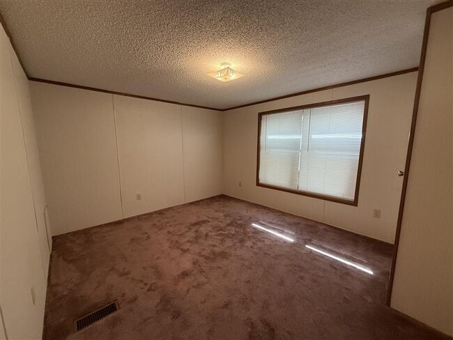 Building Photo - 147 Hiatt Ln