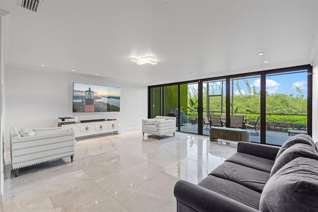 Building Photo - 6124 Paradise Point Dr