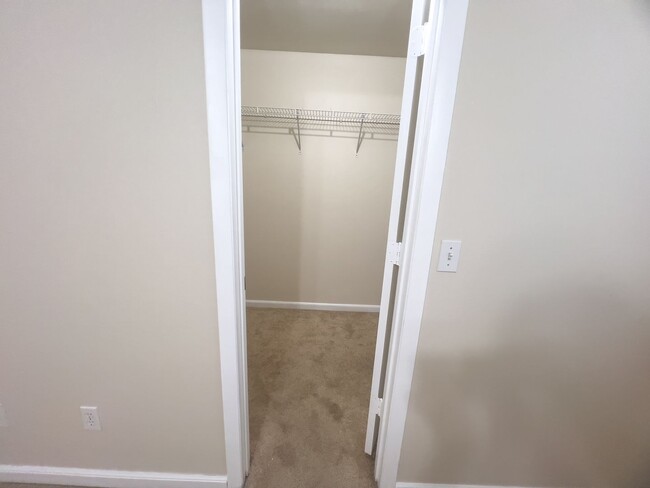 Building Photo - SABLE WALK RENTAL MOVE IN NOW!Spacious 2X2...