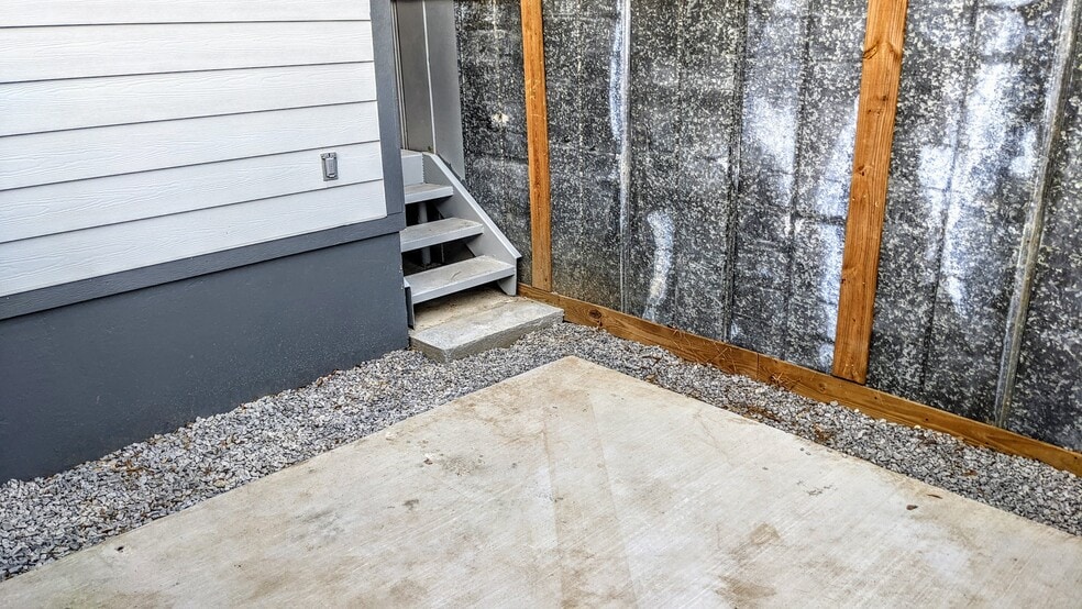 Building Photo - 919 Hendricks Ave