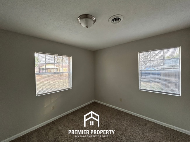 Building Photo - Spacious 4BR Home with Formal Dining, Fenced Yard & Garage in Southaven